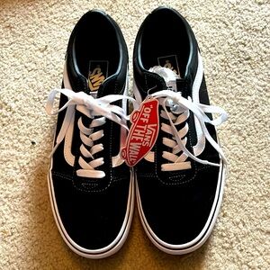Men’s size 9.5 Vans, NWT